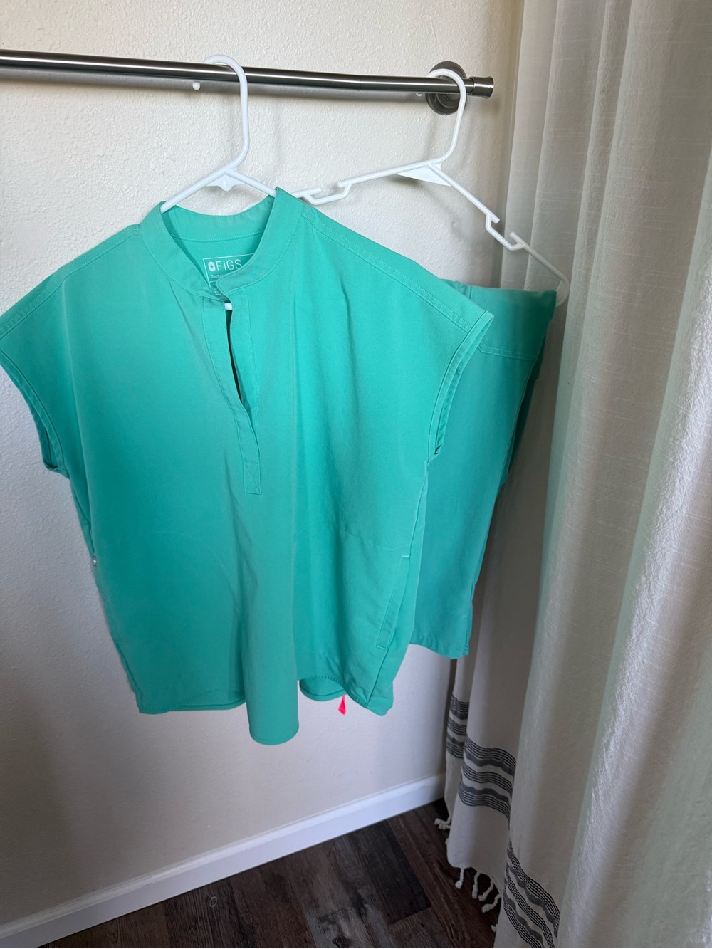 Figs Women’s Surgical Green Scrub Set